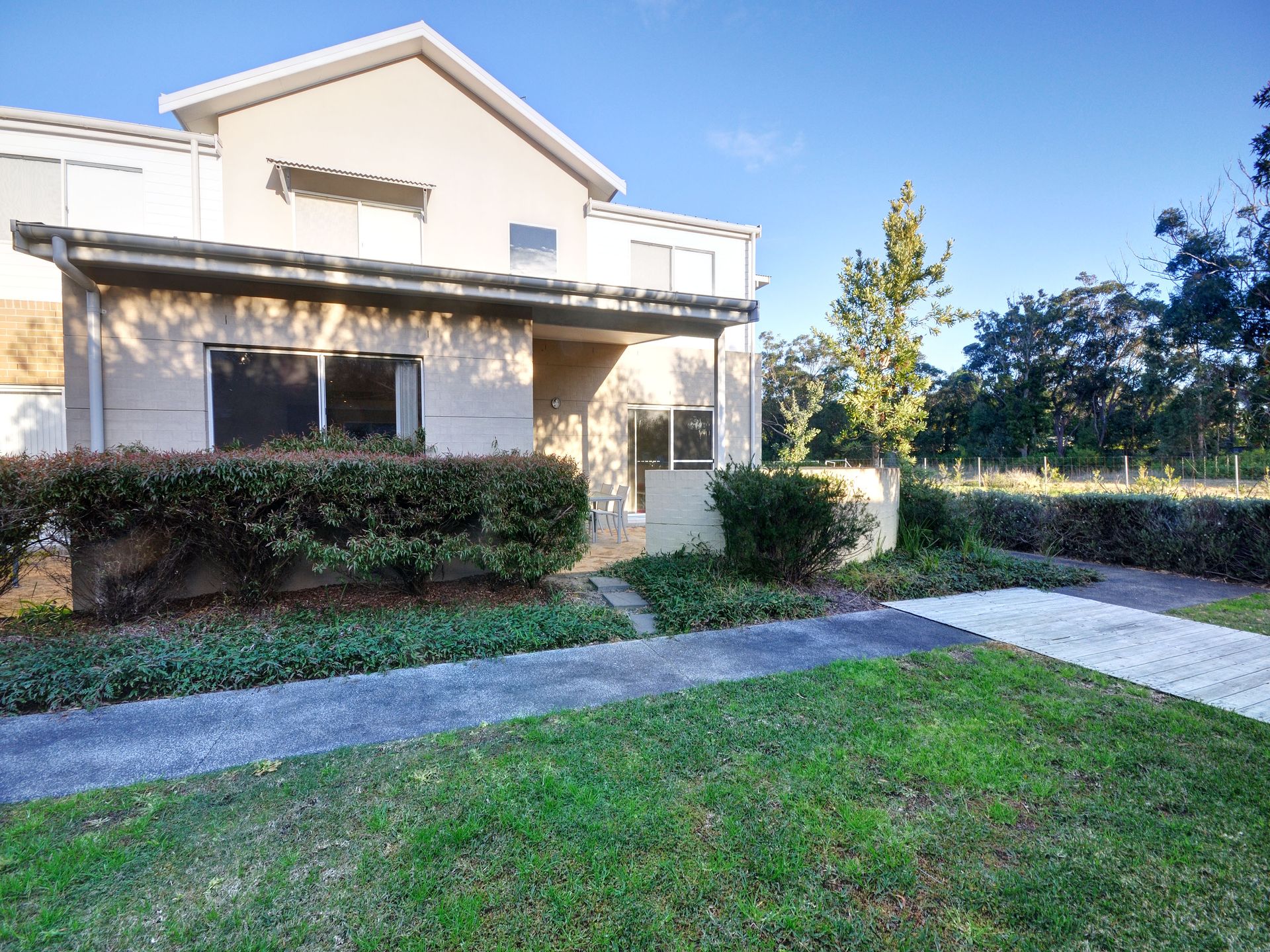 Stunning Holiday Townhouse Tea Gardens Real Estate Holidays